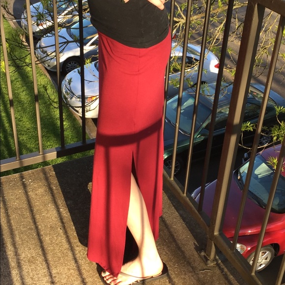 Maxi red skirt - Picture 2 of 3